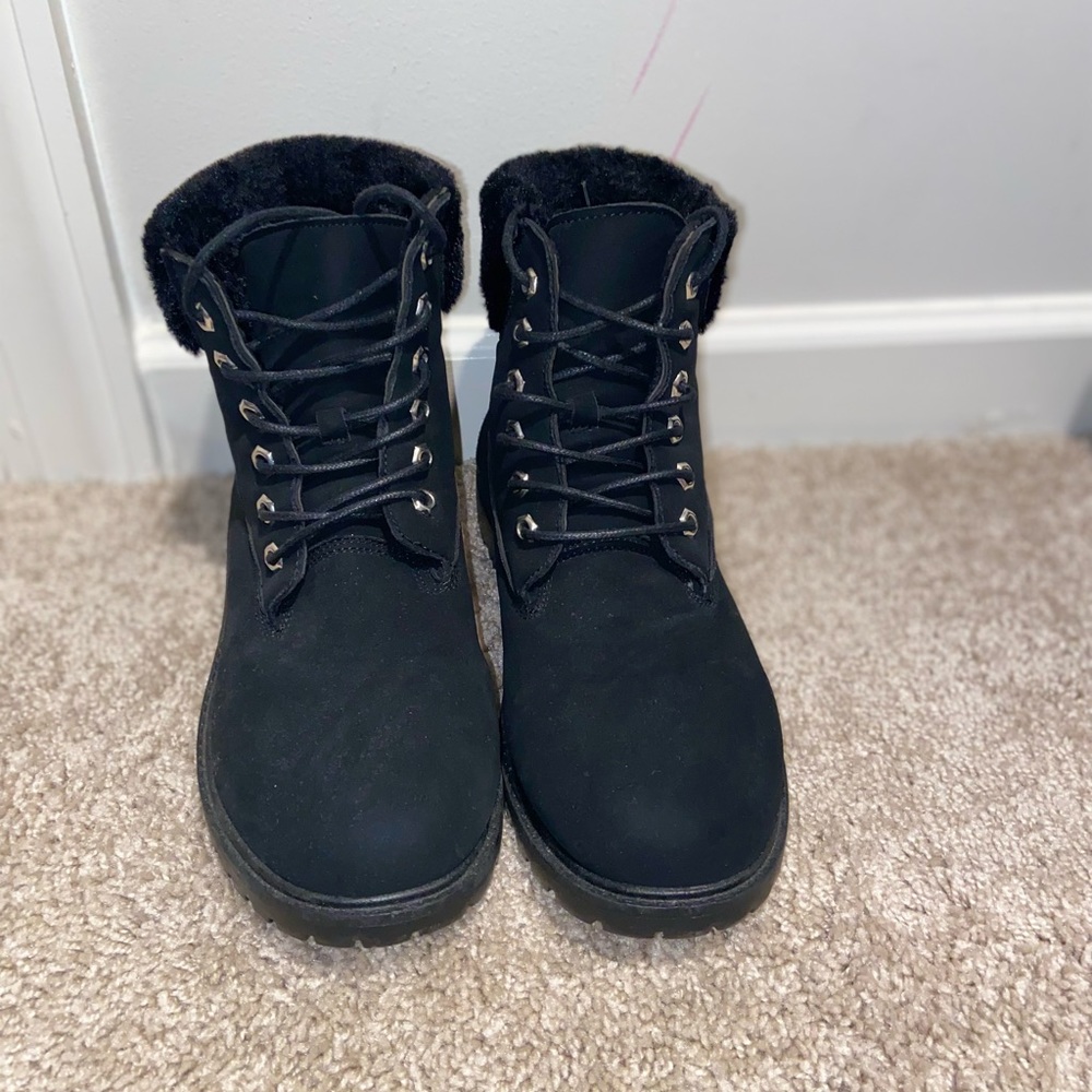Black ankle boots with fur trim